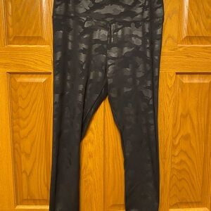 Simply Vera Vera Wang Black/Grey Metallic Camo Leggings